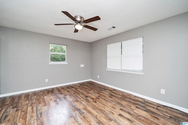 Building Photo - 133 Persimmon St