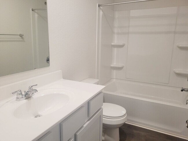 Building Photo - "Like New" 1-story | 4 bedroom | 2 bath home on quiet cul-de-sac with no neighbors behind in tran...