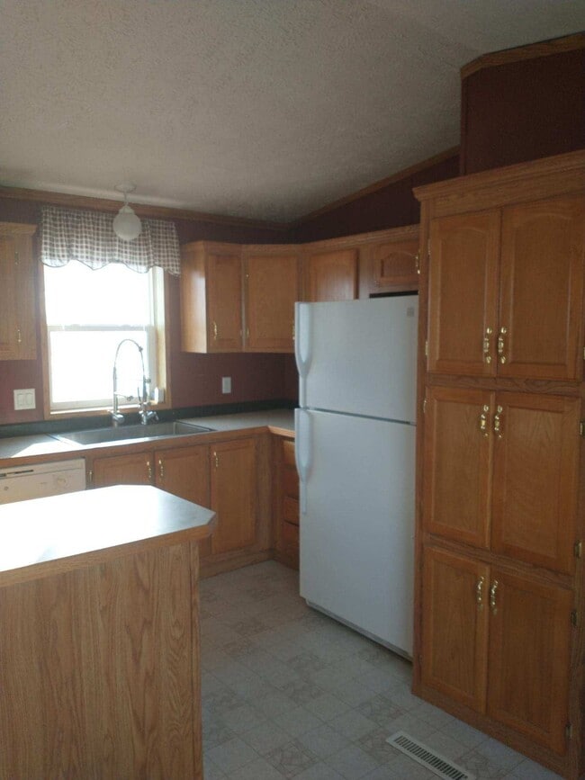 Building Photo - 5420 S View Rd