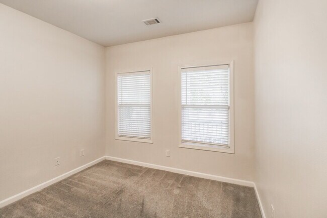 Building Photo - 6593 Silk Tree Pointe