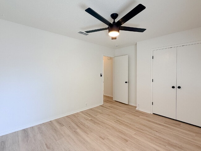 Building Photo - 4-Bedroom, 2.5-Bath, 2 Story Home in Fort Worth!