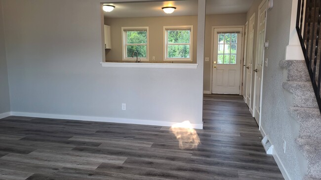 Building Photo - Beautiful Remodeled 2 bedroom Townhome