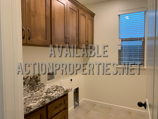 Building Photo - Solar - Whitney Ranch Brand New Home! 3Bed...