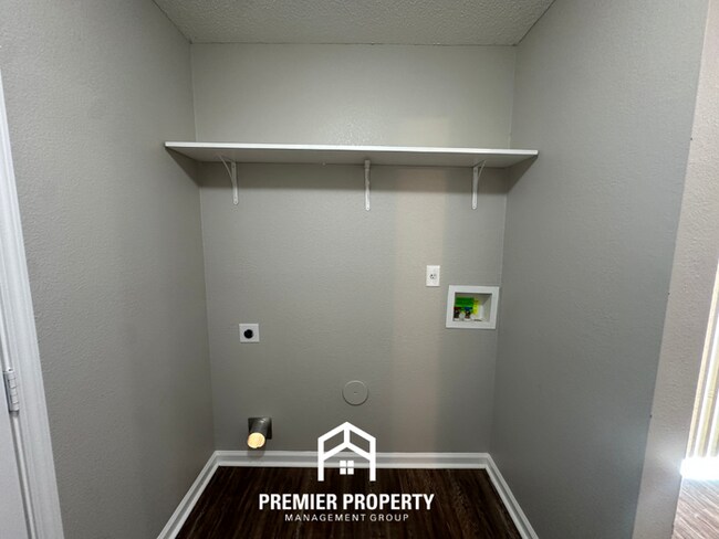 Building Photo - Spacious 3BR Cordova Home with Hardwood Floors, Garage & Fenced Yard