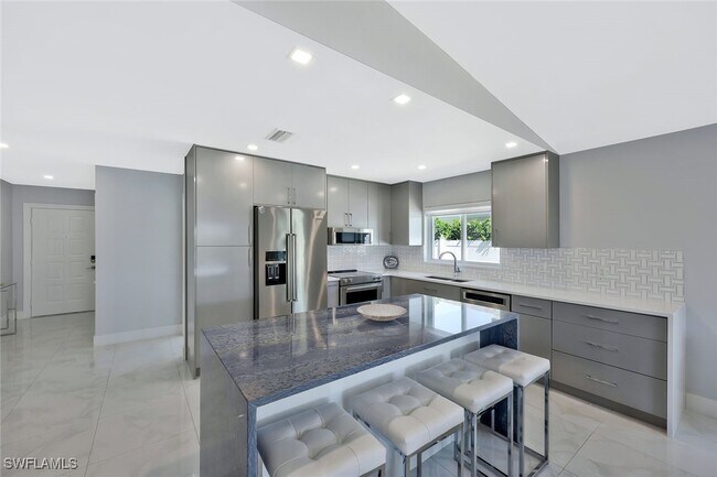 Building Photo - 532 103rd Ave N