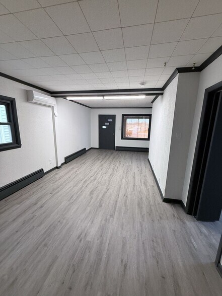 Building Photo - 3807 Pine Ave