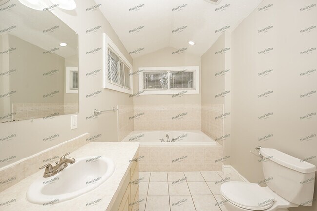 Building Photo - 3353 Berkeley Rd