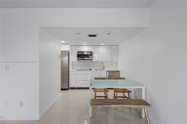 Building Photo - 1390 Ocean Dr