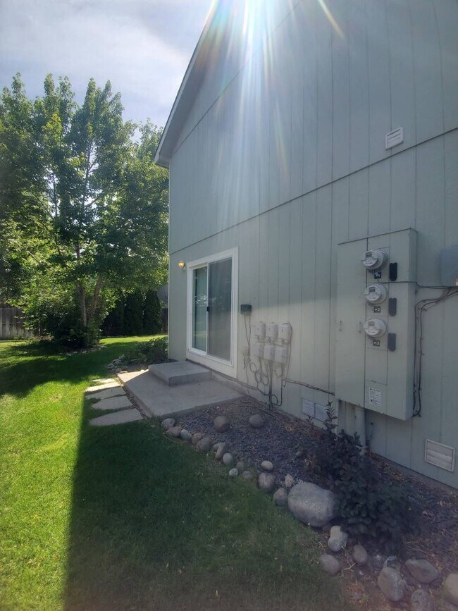 Building Photo - 1803 W Bemis St