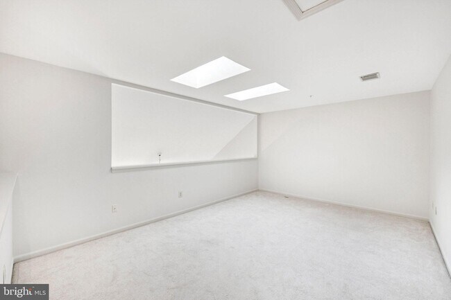Building Photo - 15831 Glacier Ct