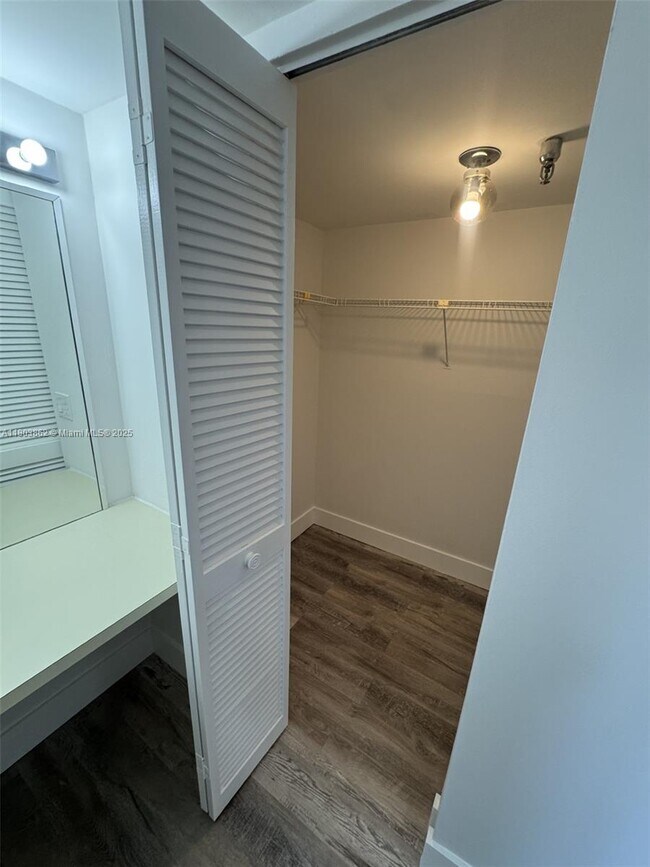Building Photo - 15645 Collins Ave