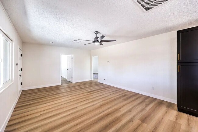 Building Photo - Coming Soon! 3bed 2 bath plus Casita HUGE ...