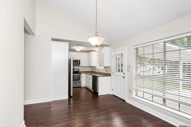 Building Photo - 15146 Cocodrie Ave