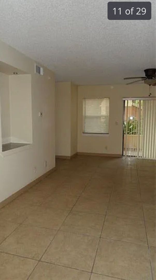 Building Photo - Spacious 2/2 Available for Move-In 9/1