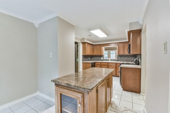 Building Photo - 20 Tulip Hill Ct