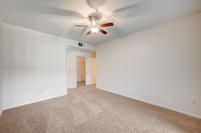 Building Photo - Charming 3-bed, 2-bath Downstairs Unit