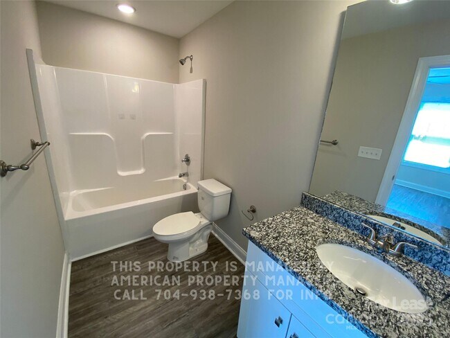 Building Photo - 1418 Ontario Dr