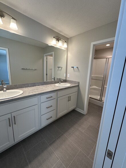 Master Bath - 8230 Ventura Pl