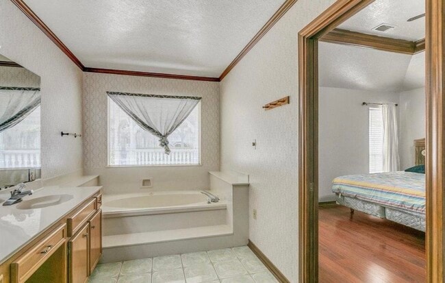 Building Photo - 1119 Meadowvale Dr