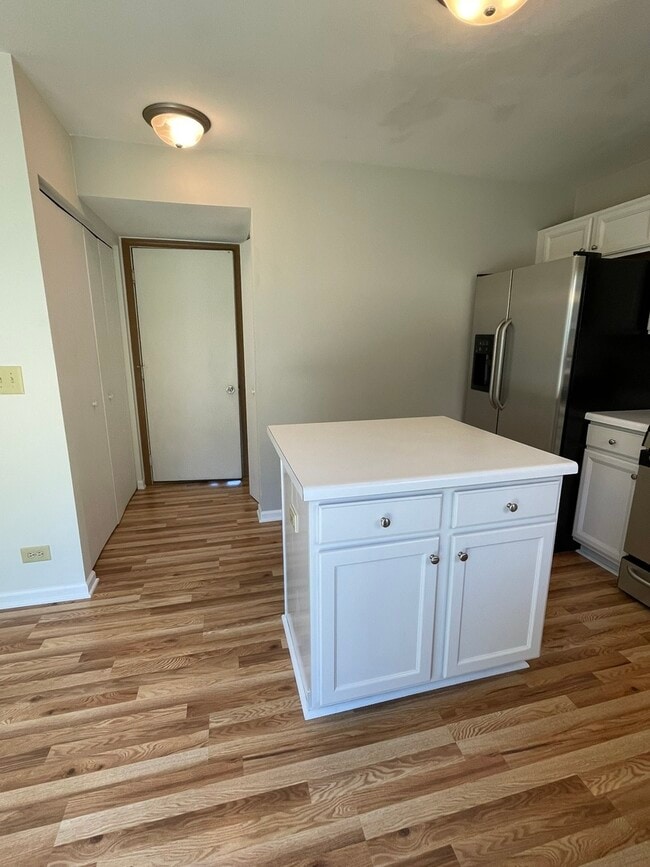 Building Photo - 4440 Larkspur Ln