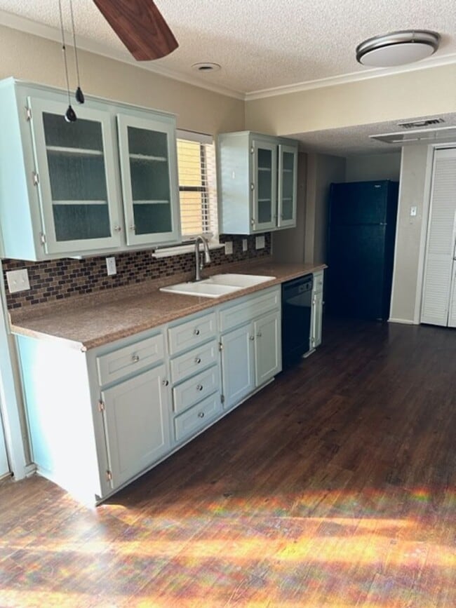 Building Photo - 2-story townhome in SW Lubbock