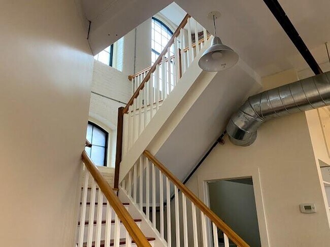 Building Photo - 28 Bayley St