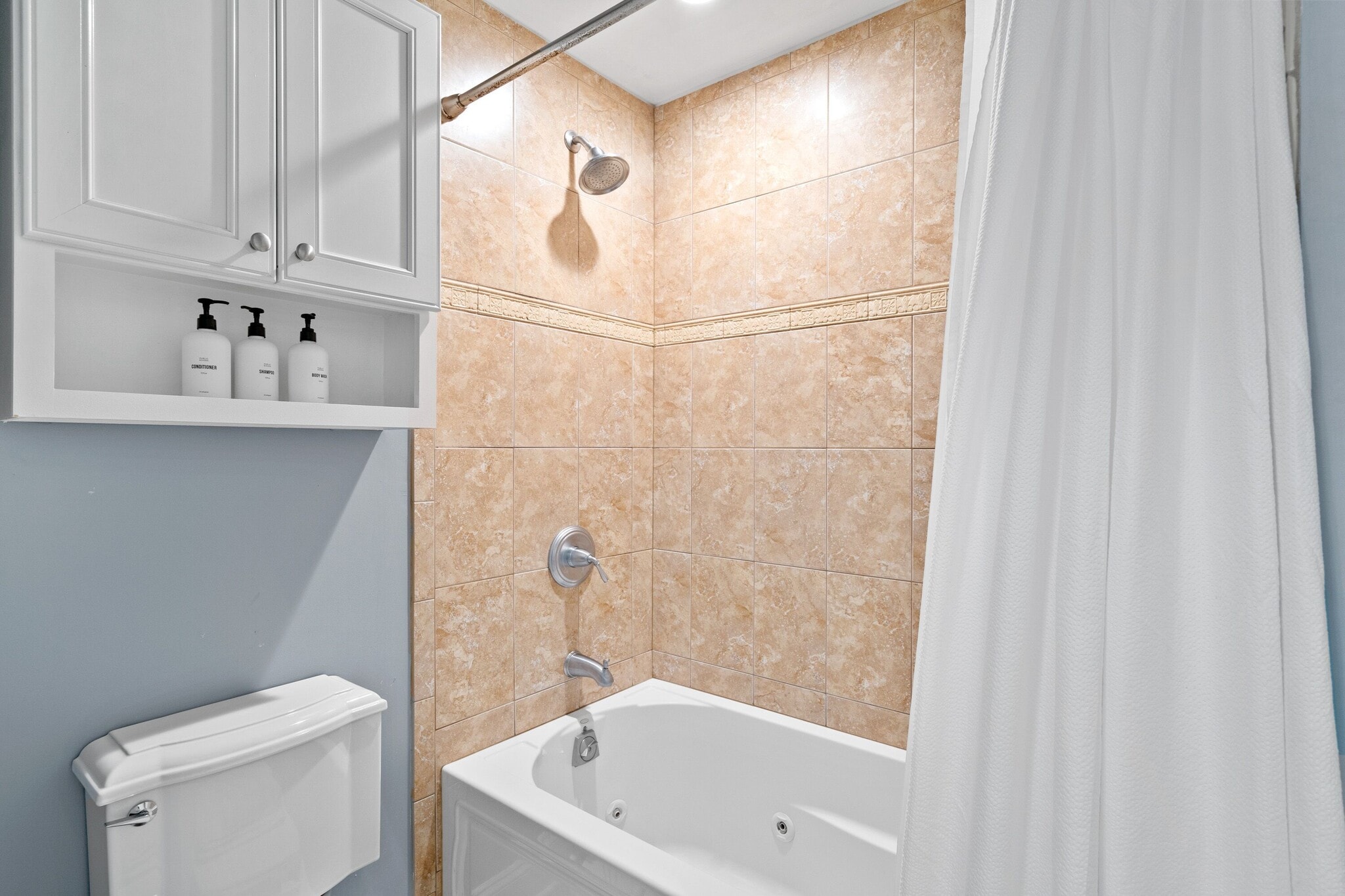 Building Photo - 913 W Belden Ave