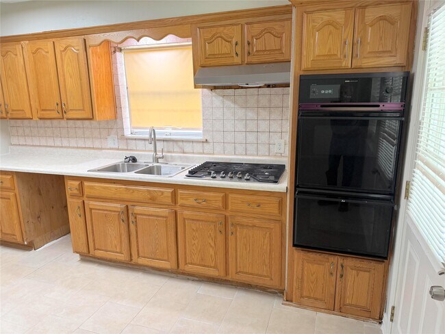 Building Photo - 534 Glenvale Dr