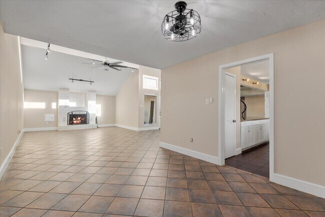 Building Photo - 6003 Long Leaf Dr