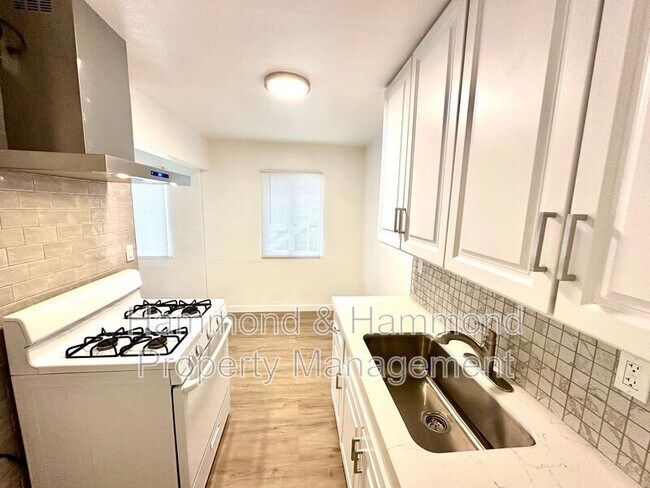 Building Photo - 5854 Tujunga Ave