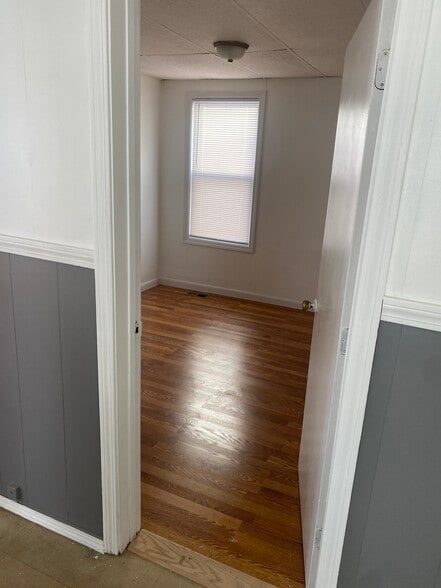 Bedroom 1 - 8 E Kendall St