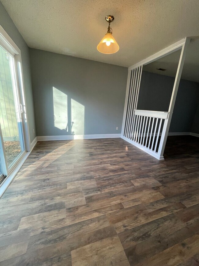 Building Photo - 2 Bed, 1.5 Bath w/ W&D in Unit-Move in Ready!