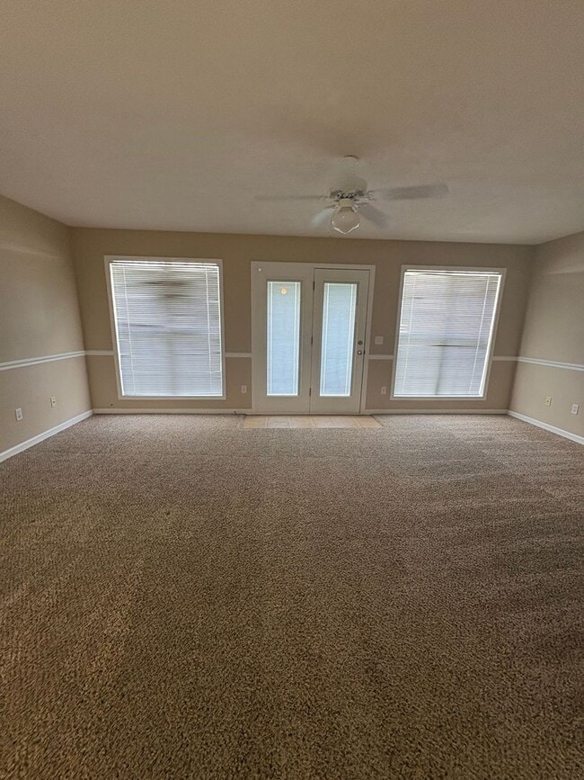 Building Photo - WAKEFIELD SUBDIVISION - Double Garage!  GRANITE COUNTERTOPS.