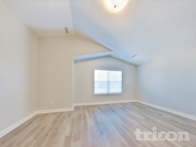 Building Photo - 645 Belgium Dr