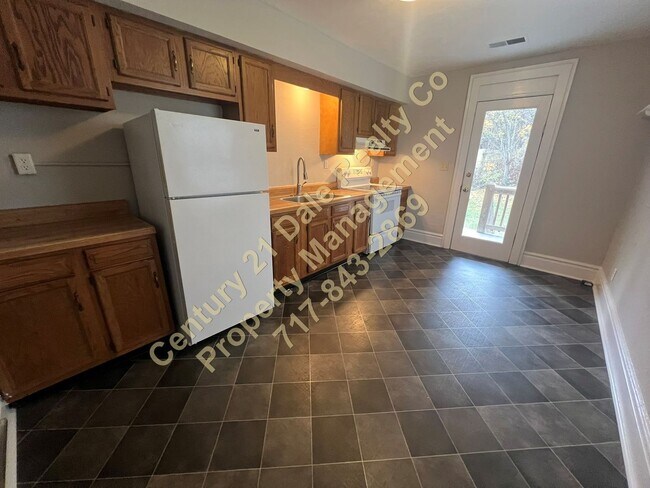 Building Photo - 1414 S George St