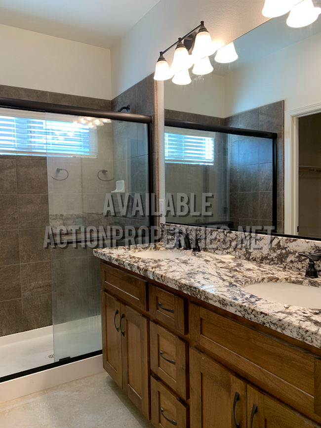 Building Photo - Solar - Whitney Ranch Brand New Home! 3Bed...
