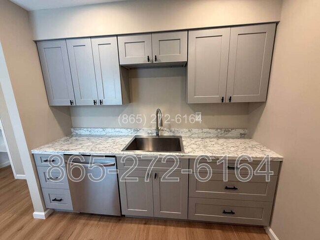 Building Photo - 3536 Old Valley View Dr