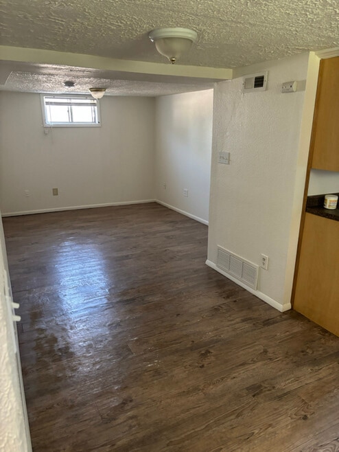 Building Photo - 424 E Dillon St