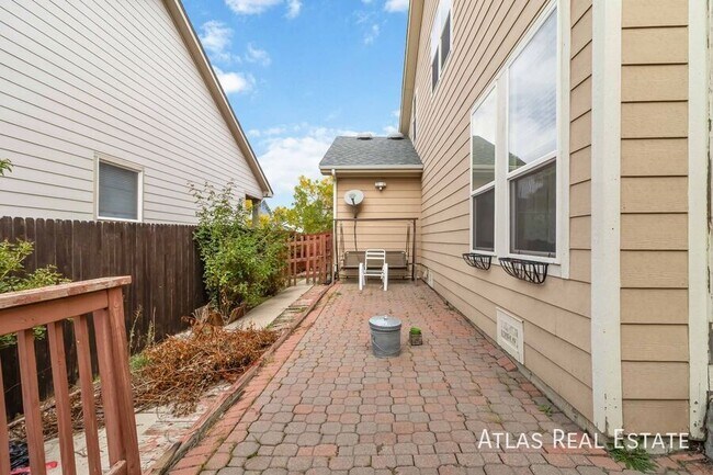 Building Photo - 15452 E 7th Ave