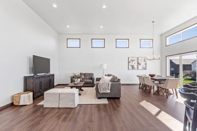 Building Photo - Newly Built in the Wilds neighborhood of West Fargo!