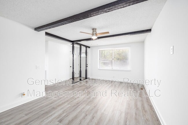 Building Photo - 344 Kingview Dr