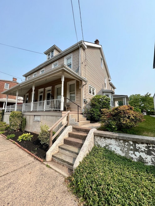 Building Photo - 337 Bridge St