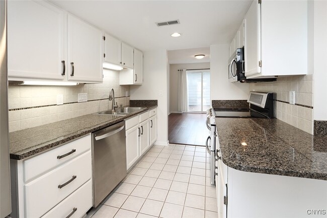 Building Photo - 442 Summerhaven Dr N
