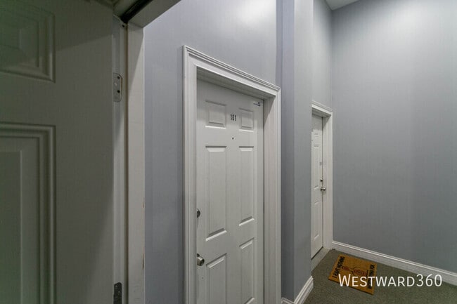 Building Photo - 1359 N Noble St