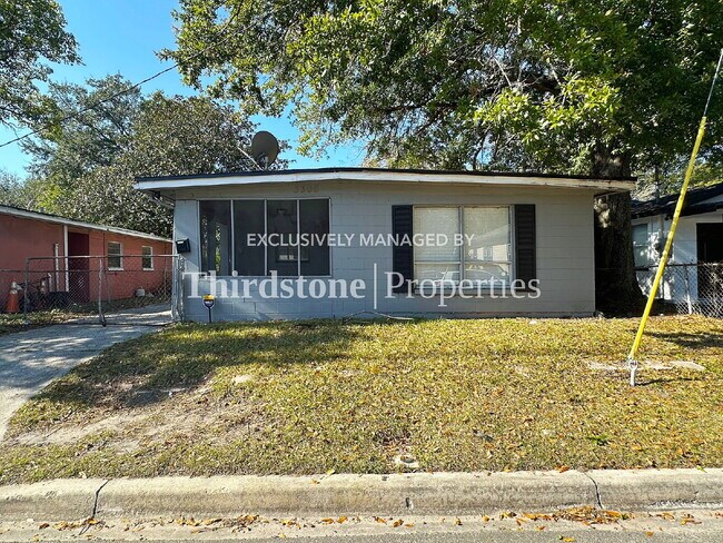 Building Photo - 3308 Haines St