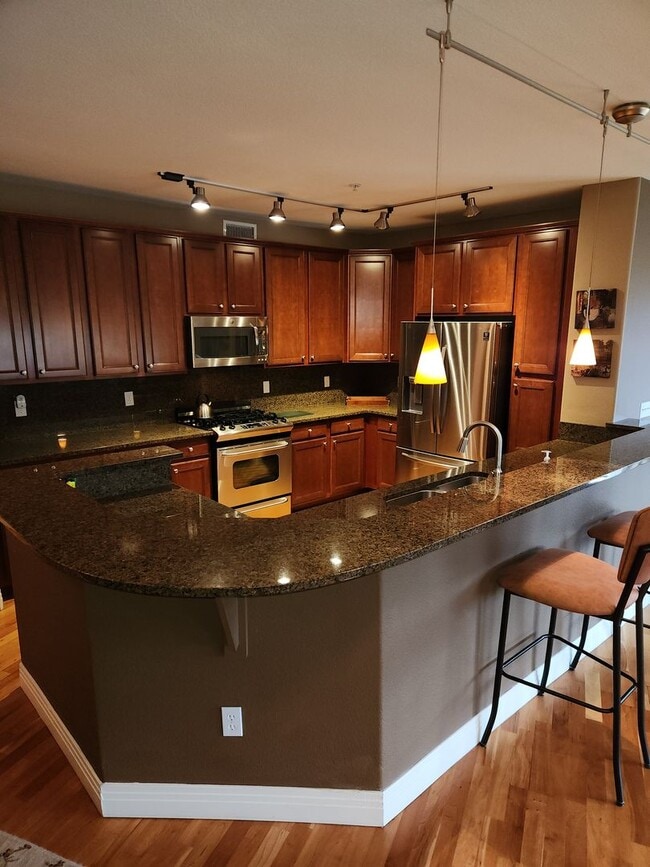 Building Photo - LOCATION, FULLY FURNISHED and LUXURY! Cher...