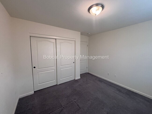 Building Photo - Large Home in Dayton with Mother In Law Quarters