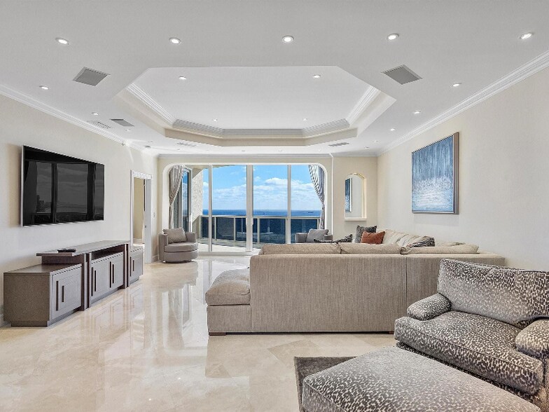 Primary Photo - 3200 N Ocean Blvd