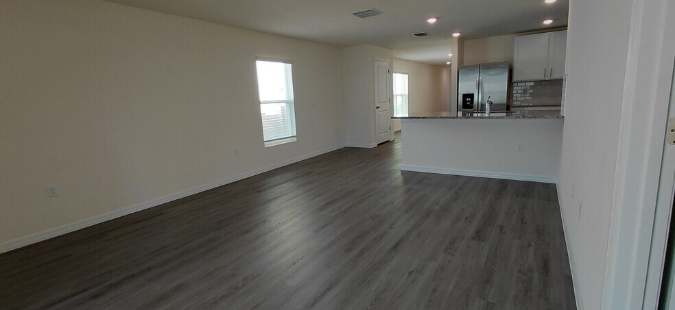 Building Photo - 36171 Sunflower Hill Dr