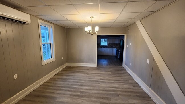 Building Photo - 3 bedroom 1 bathroom